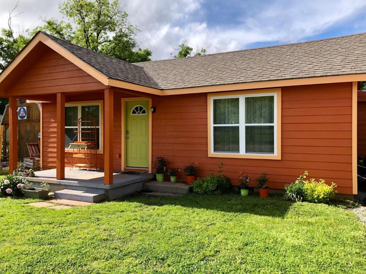 Ez 1 Mile To Fort Sill! Pumpkin Cottage Sleeps 9, Grills, Firepit, Laundry Lawton Zewnętrze zdjęcie