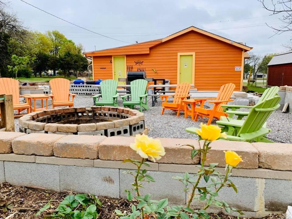 Ez 1 Mile To Fort Sill! Pumpkin Cottage Sleeps 9, Grills, Firepit, Laundry Lawton Zewnętrze zdjęcie